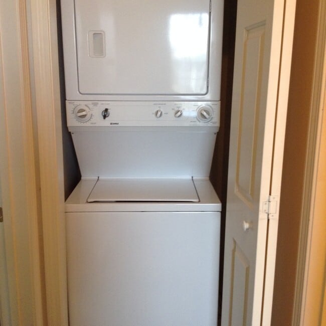 Building Photo - SPECIAL!  Fully Furnished 2 Bedroom Condo in River Oaks; 1/2 off rent second month