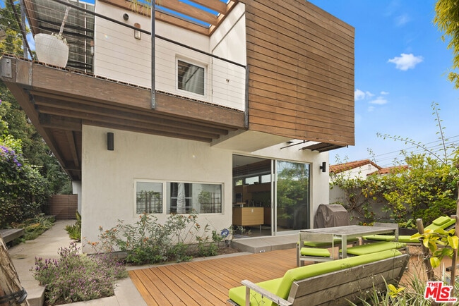 Building Photo - 710 Milwood Ave