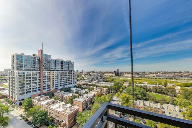 Building Photo - 5 E 14th Pl