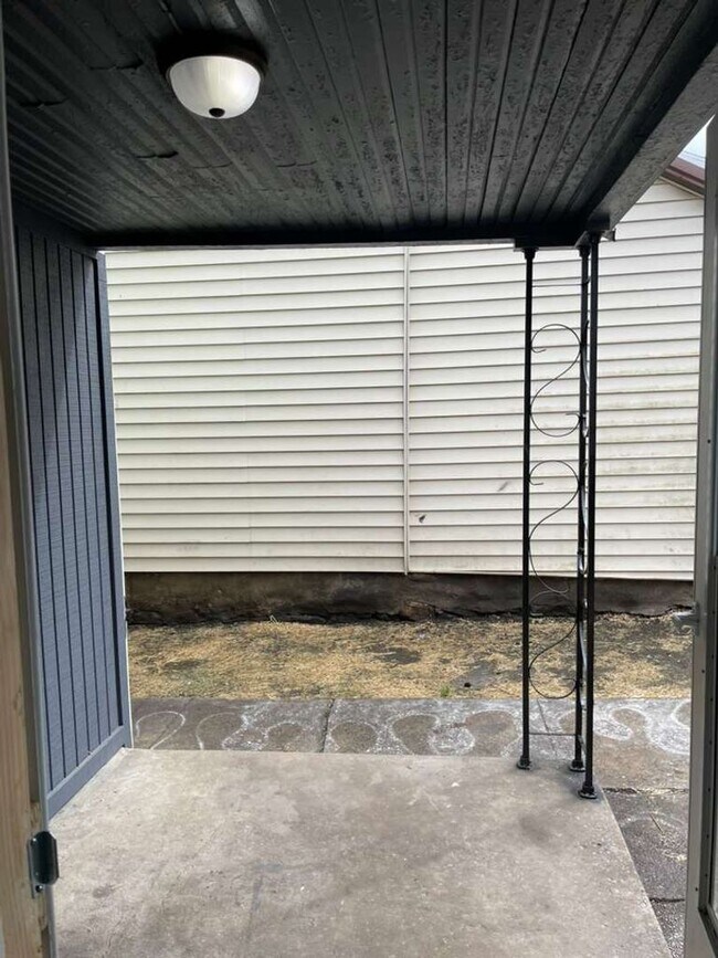 Building Photo - 315 10th St