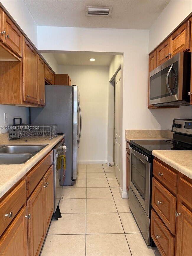 Building Photo - 951 SW 16th St