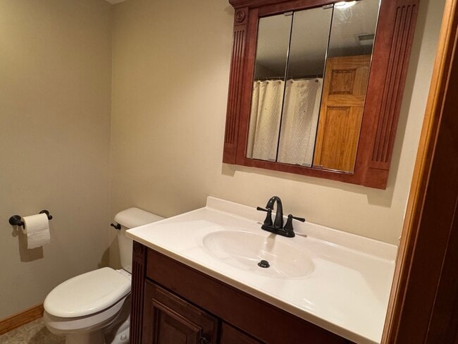 Building Photo - 233 Manor Dr