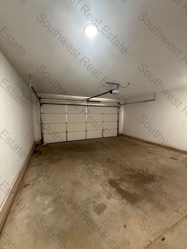 Building Photo - 1309 Mission Dr