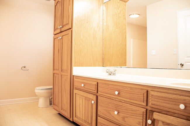 Building Photo - 522 Risen Star Dr