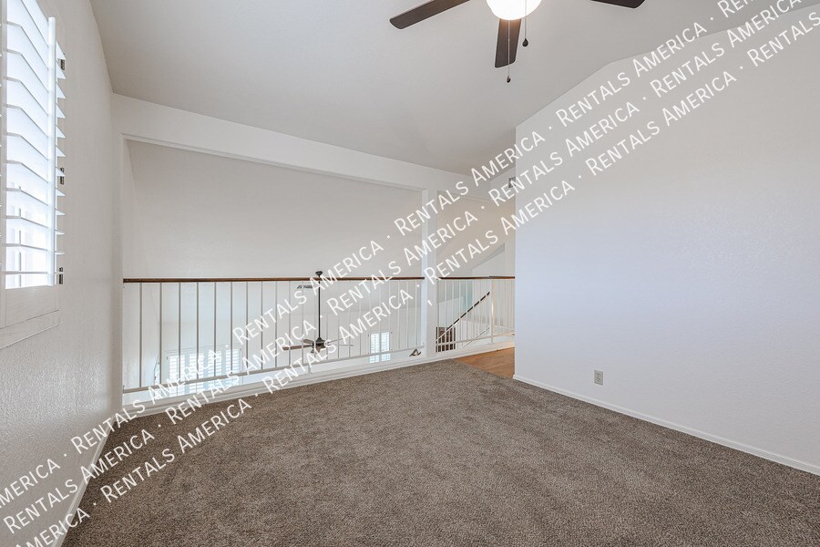 Building Photo - 2525 W Knox Rd