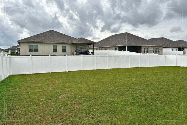 Building Photo - FREE RENT FOR MAY-  4 Bed 2 Bath Daphne Home in Jubilee Farms