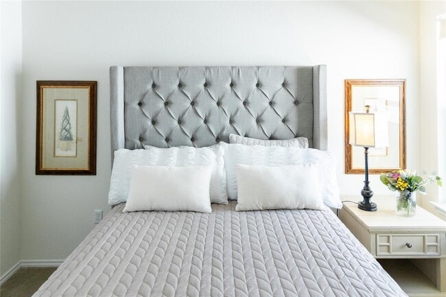 Building Photo - 9006 Golden Leaf Dr