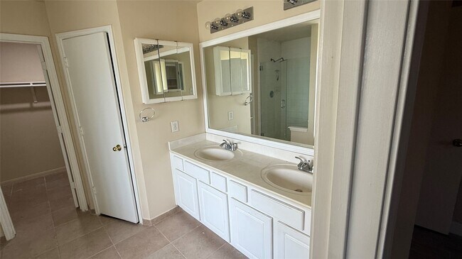 Building Photo - 16806 Pheasant Creek Ct