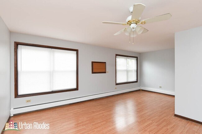 Building Photo - 3042 N Central Ave