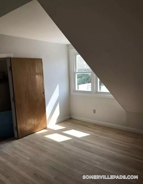 Building Photo - 160 Broadway