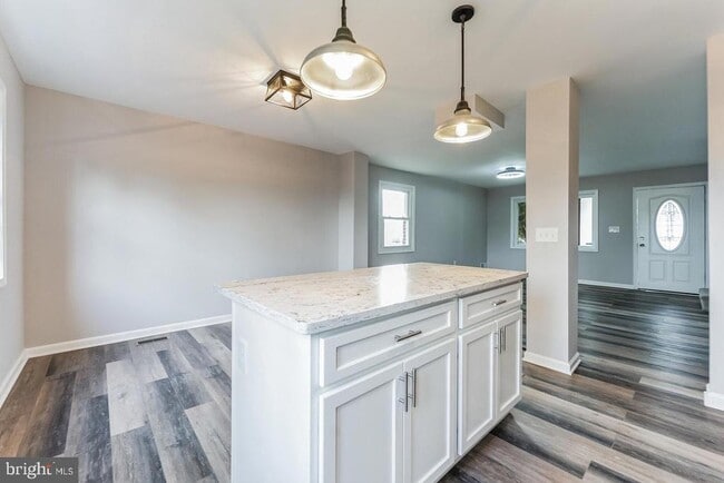 Building Photo - 4011 Mortimer Ave