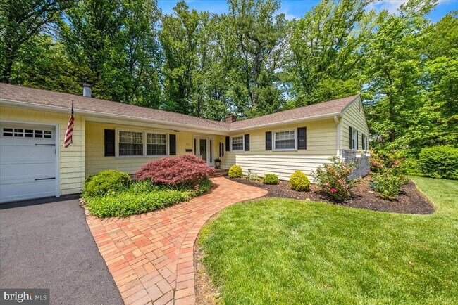 Building Photo - 40 Pine knoll Dr