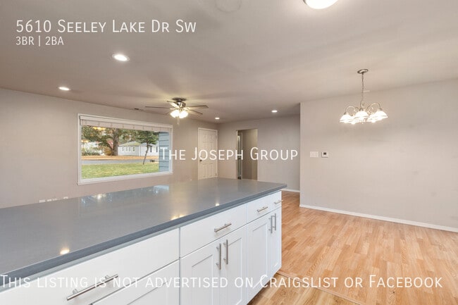 Building Photo - Beautifully updated 3 bed/2 bath in Lakewood!