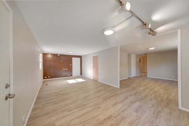 Building Photo - Newly remodeled ranch home