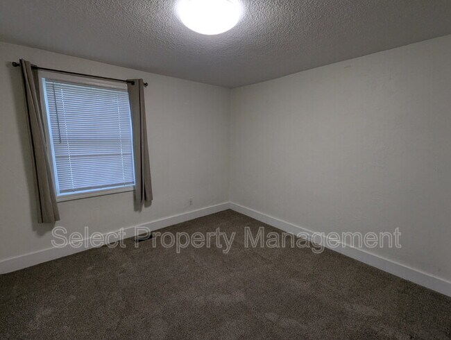 Building Photo - 710 E Cook Rd