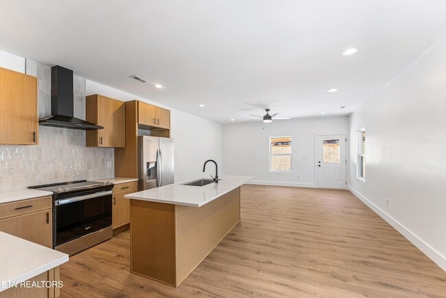 Building Photo - 3425 Garden Dr