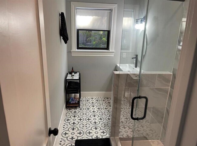 Building Photo - 4920 La Branch St