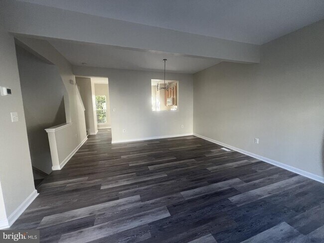 Building Photo - 2265 Forsythia Dr