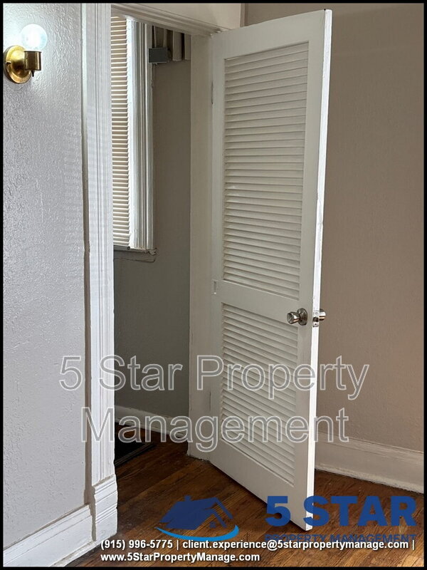 Building Photo - 1114 El Paso St