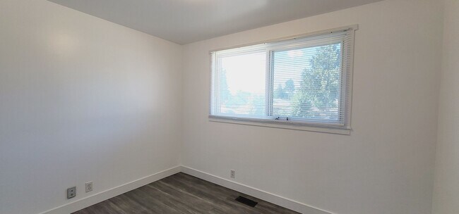 Building Photo - 13240 22nd Ave S