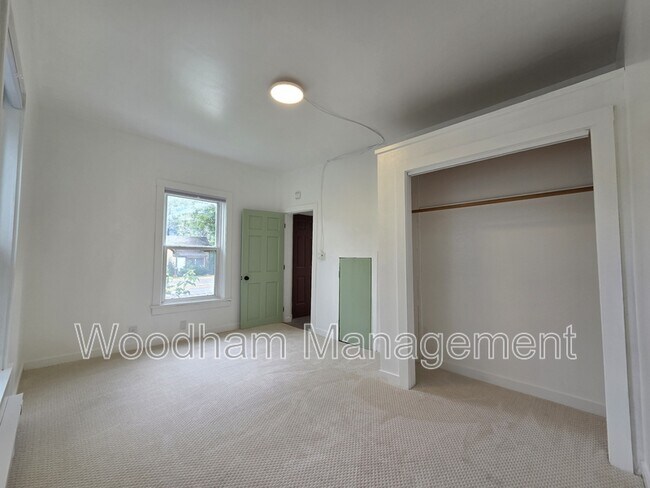 Building Photo - 521 N Rouse Ave