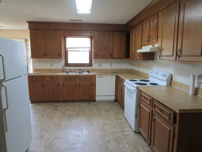 Building Photo - 40 Travis Ct