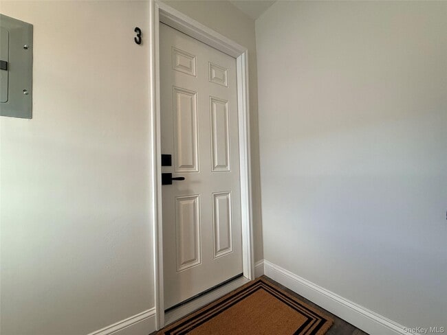 Building Photo - 247 Main St