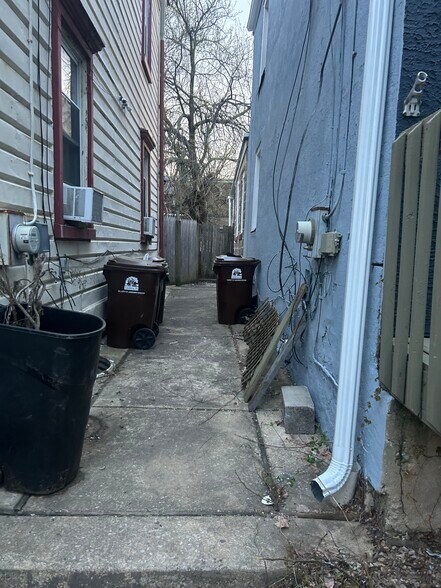 Building Photo - 42 S Maple Ave