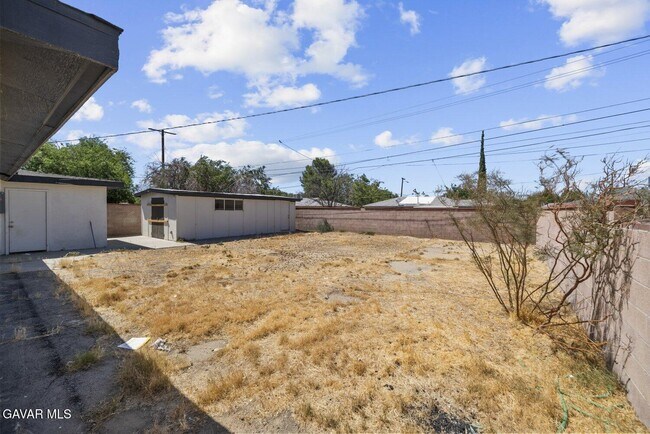 Building Photo - 1135 W Pillsbury St