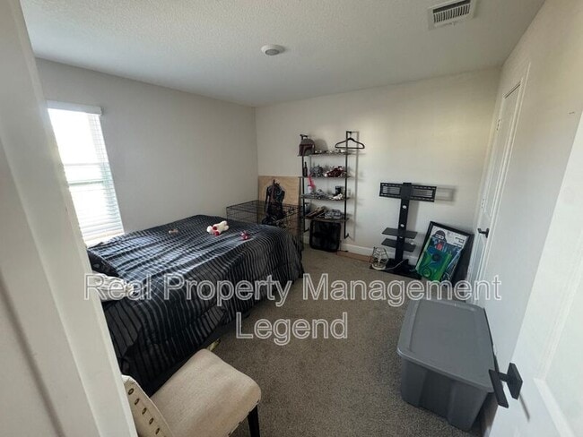 Building Photo - 1210 Bullock Dr