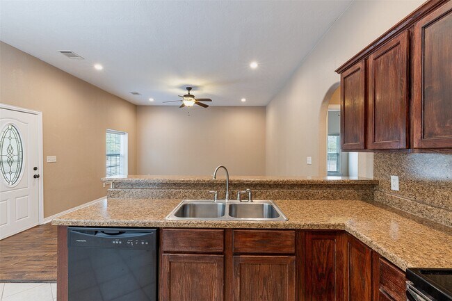 Building Photo - 10552 FM Rd 2432