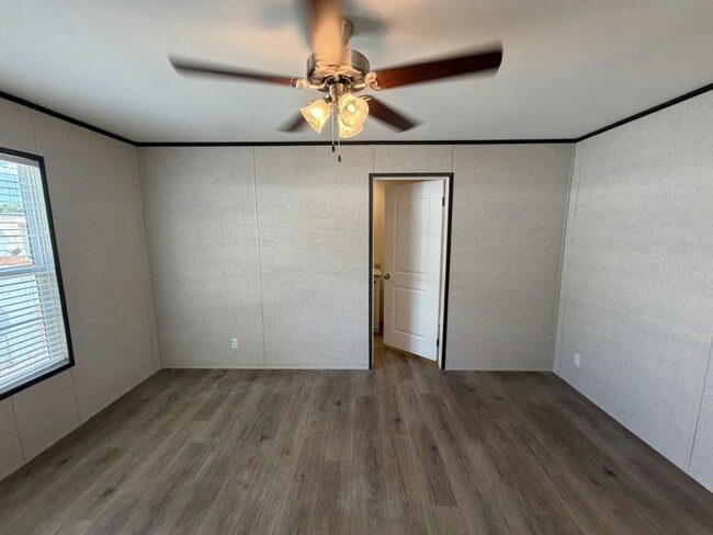 Building Photo - 131 Lakeside Garden Cir