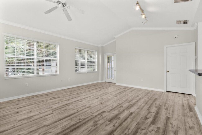 Building Photo - 559 SE Prescott Pl