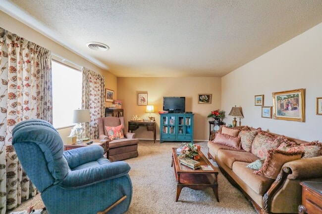 Building Photo - Three Bedroom Home with Plush Backyard