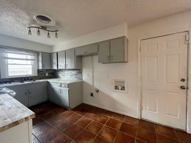 Building Photo - 603 Bucknell Ave