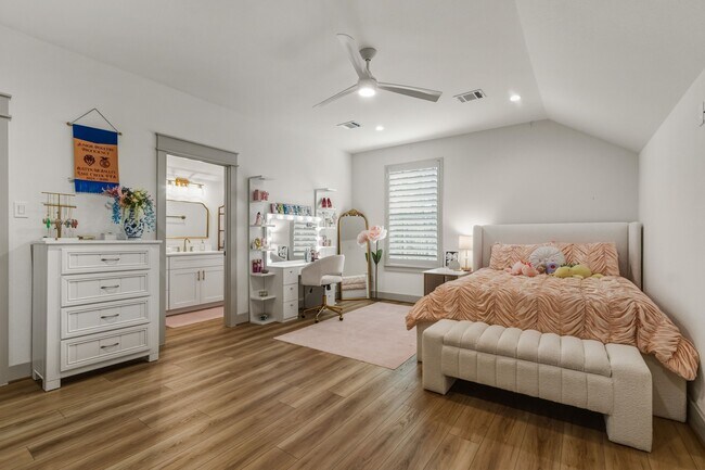 Building Photo - 21359 Monarch Dr