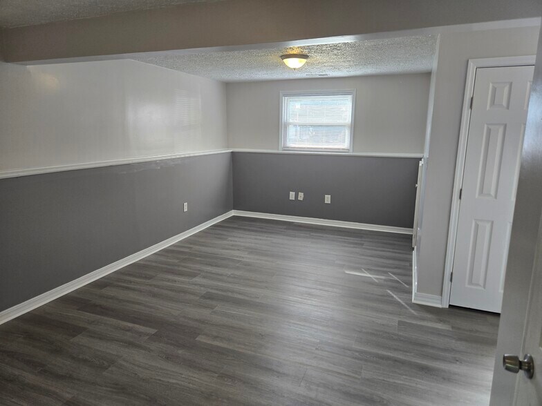 Building Photo - 554 Logan St