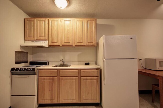 Interior Photo - 106 N gregory