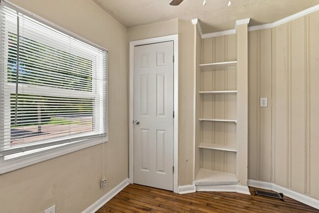 Building Photo - 501 Weakley Ave
