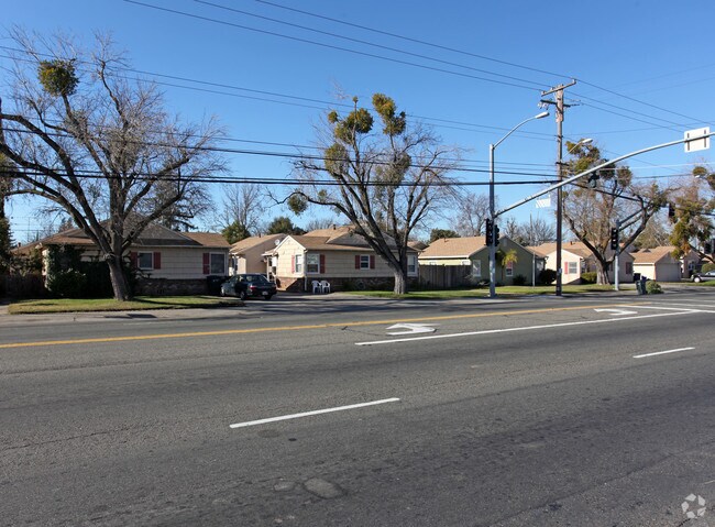 Primary Photo - 65th Duplexes