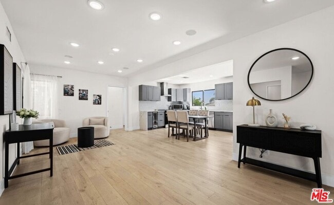 Building Photo - 2617 S Beverly Dr