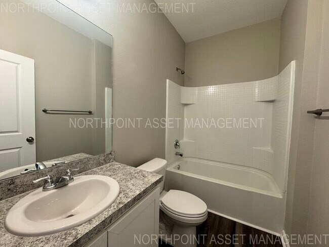 Building Photo - "SEPTEMBER MOVE IN SPECIAL: $500 off on 2n...