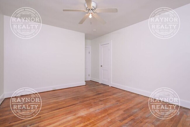 Building Photo - 206 Layton St