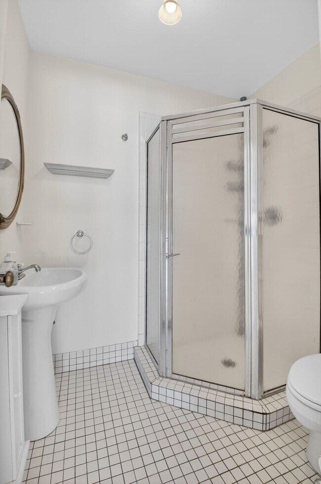 Building Photo - 10157 La Reina Rd