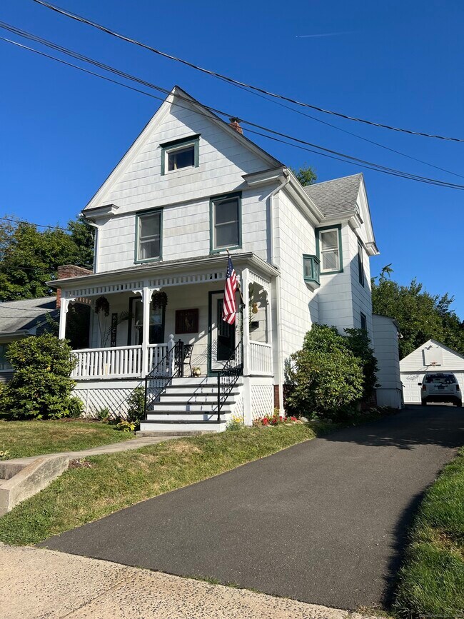 Building Photo - 104 Meadowbrook Rd