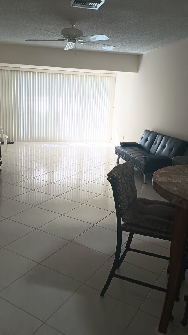 Building Photo - 1111 Boxwood Dr