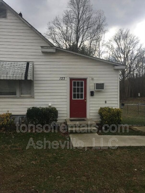 Primary Photo - 123 Oakdale St