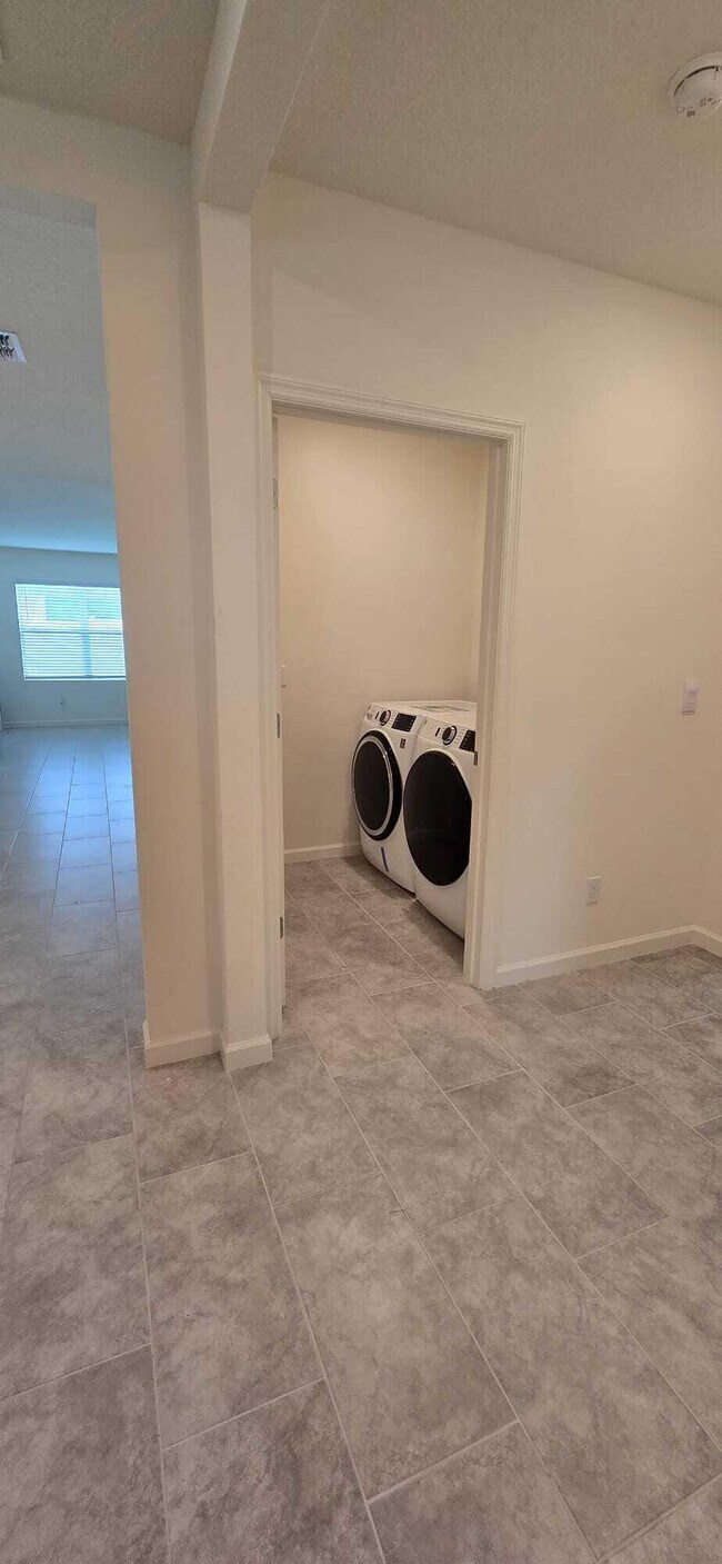 Building Photo - 528 Seafoam Cir