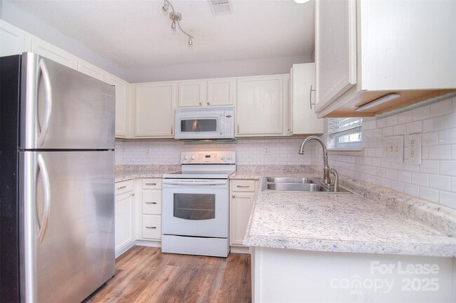 Building Photo - 158 Portestown Way