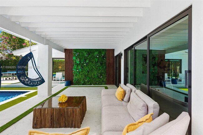 Building Photo - 207 Holiday Dr